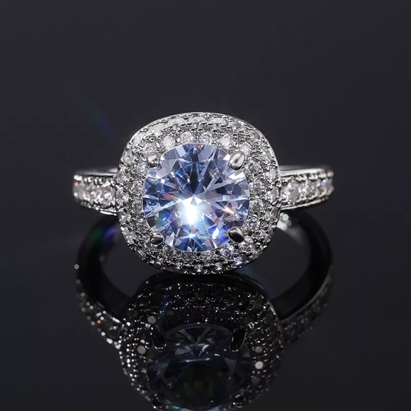 Pretty Siver Sparkling Round Diamond Ring - Picture 3 of 4